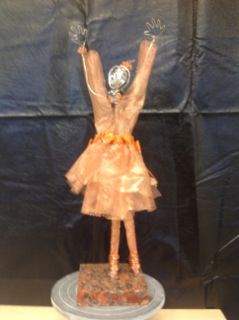 Wire sculpture woman